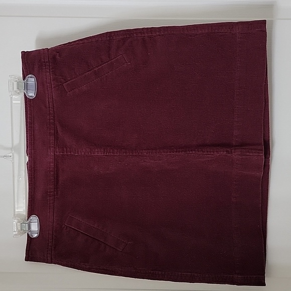 Loft Size 2 Burgundy / Wine Colored Corduroy Mini Skirt Excellent Used Condition - Picture 1 of 11